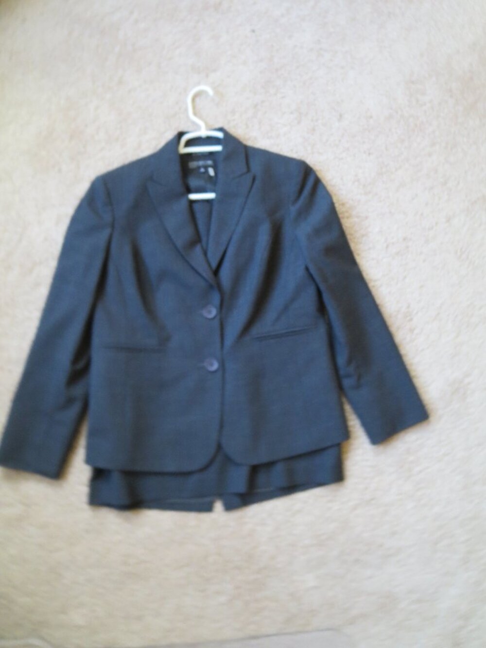 Jones New York Women's Gray 2 Piece Skirt Suit 8P, Skirt Stretch Size 6